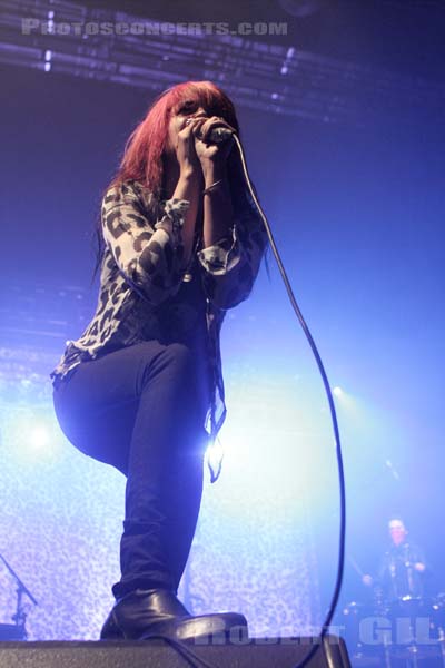 THE KILLS - 2011-11-13 - PARIS - Olympia - Alison Nicole Mosshart